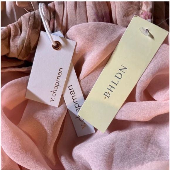 V. Chapman Carmen Gown - Picture 4 of 8